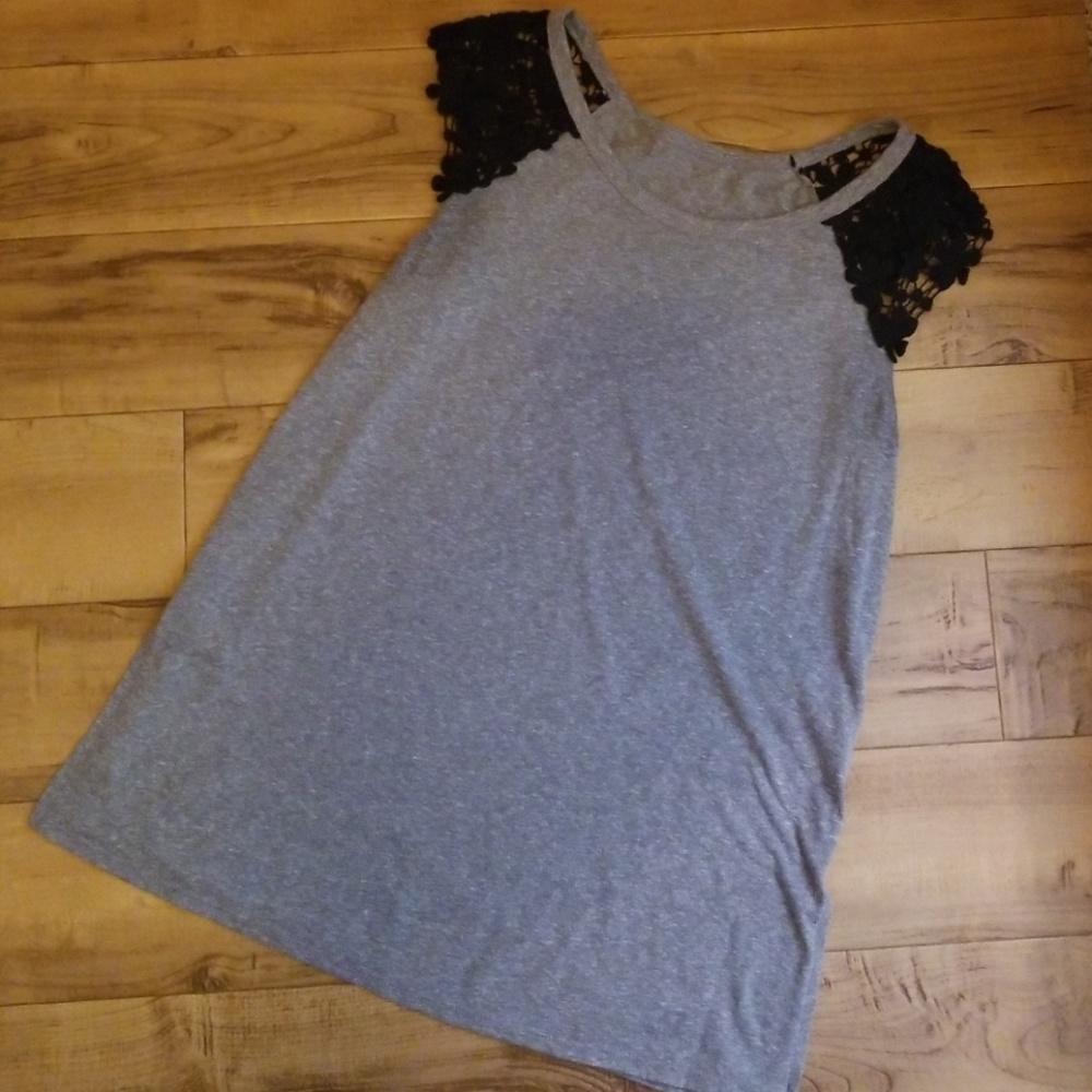 Black detailed short sleeve top